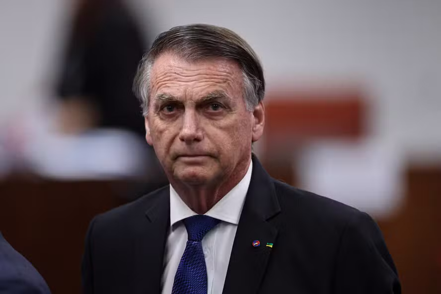 Avaliação médica da PF aponta estabilidade clínica de Bolsonaro após queda na cela